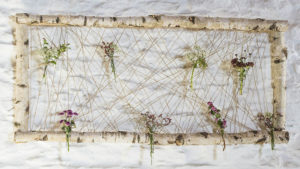 Wanddekoration Birkenstämme und Blumen
